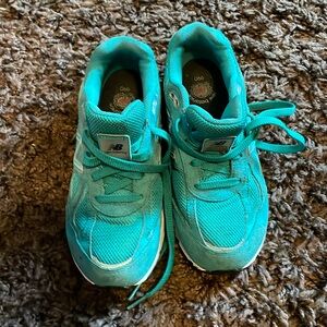 New balance boys size 3 US sneaker, classic unlimited color it’s like new